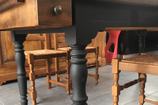 Customisation d'une table ancienne Louis Philippe (vue1)